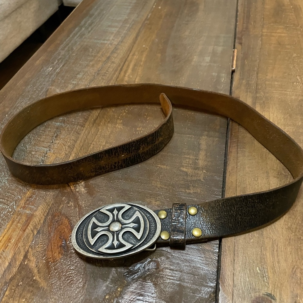 Trendy Leather cross belt. Fits size 34